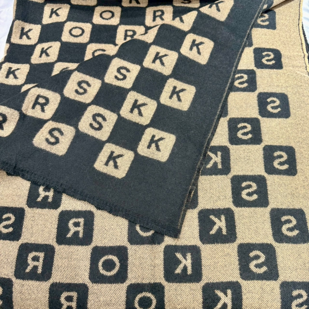 【MK｜全新】現貨 MICHAEL KORS 披肩 2色可選 滿版 棋盤格 羊毛｜Little Bee 小蜜蜂精品-細節圖4