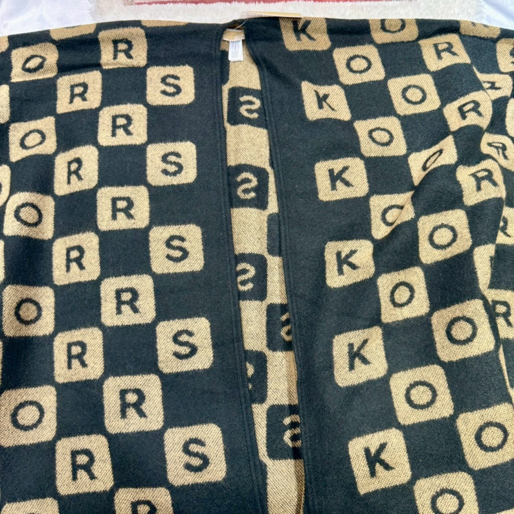 【MK｜全新】現貨 MICHAEL KORS 披肩 2色可選 滿版 棋盤格 羊毛｜Little Bee 小蜜蜂精品-細節圖5