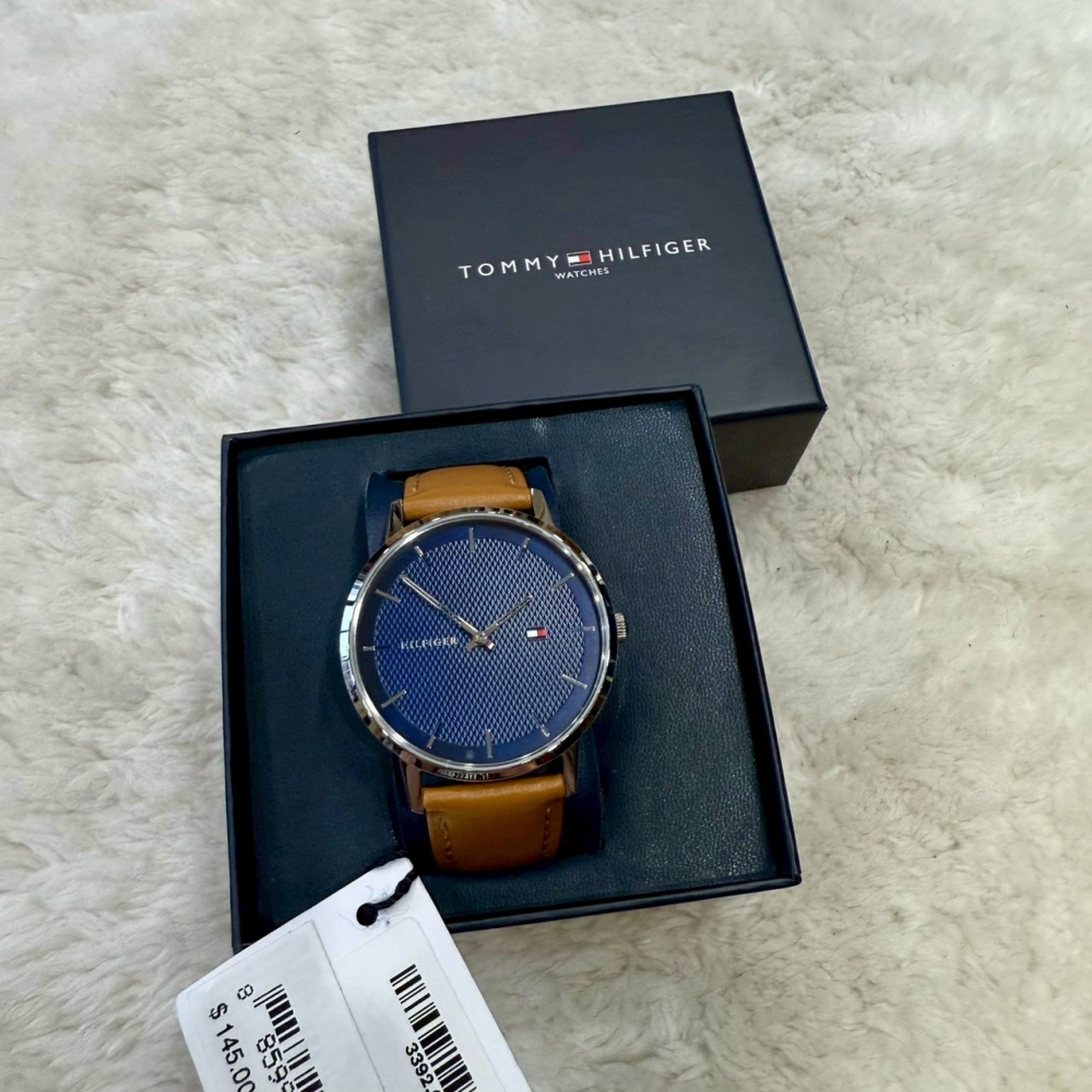 【湯米｜全新】現貨 TOMMY 手錶 石英錶 男錶 素面 皮錶 送禮推薦 秒殺款｜Little Bee 小蜜蜂精品-細節圖2