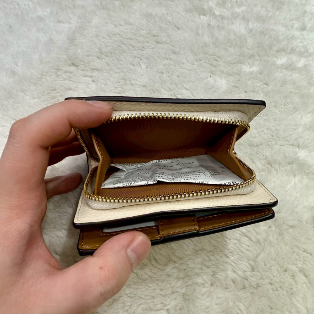 【蔻馳｜全新】現貨 COACH 錢包 短夾 金標 荔枝紋 C字拉鍊 零錢短夾 ｜Little Bee 小蜜蜂精品-細節圖2