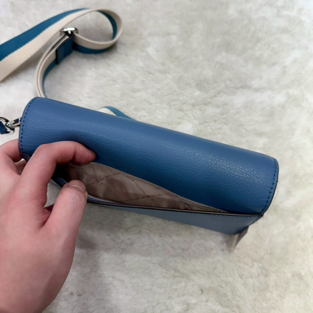 【MK｜全新】現貨 MICHAEL KORS 包包 WOC包 寶寶藍 荔枝紋 斜背包｜Little Bee 小蜜蜂精品-細節圖2