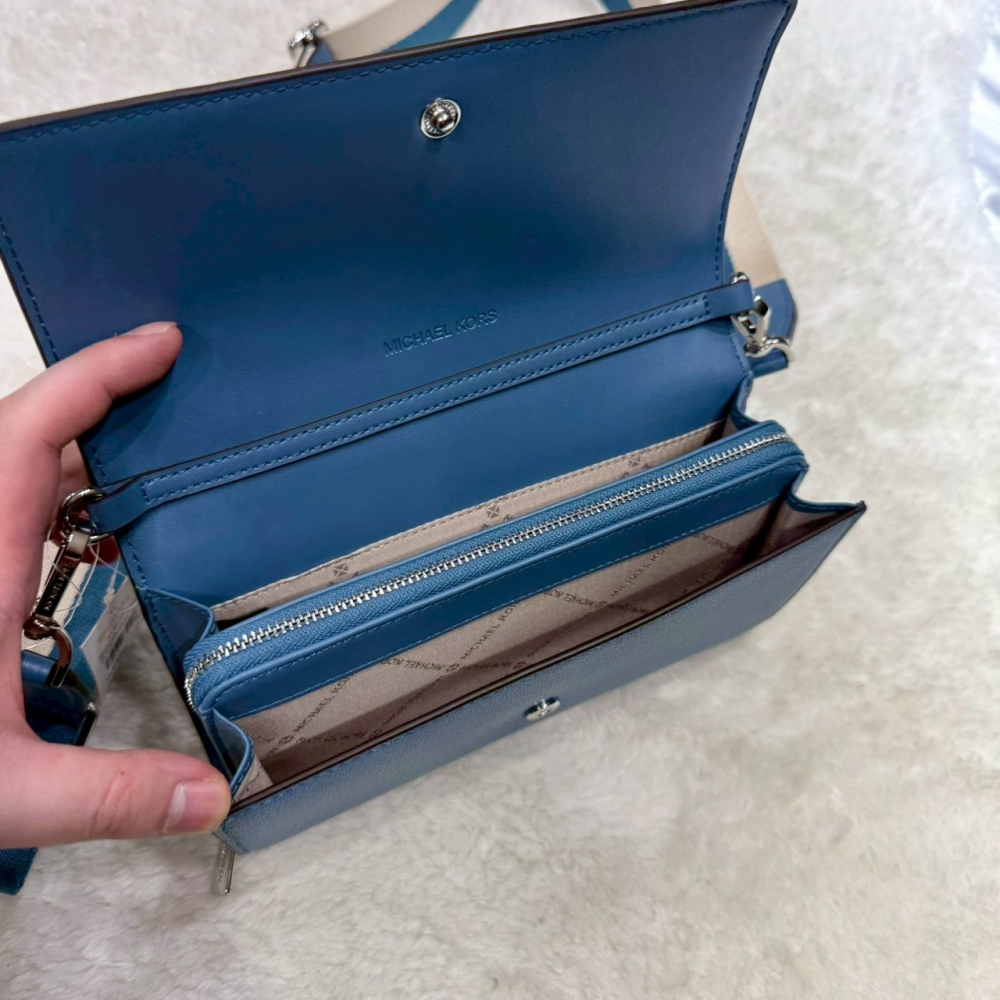 【MK｜全新】現貨 MICHAEL KORS 包包 WOC包 寶寶藍 荔枝紋 斜背包｜Little Bee 小蜜蜂精品-細節圖3