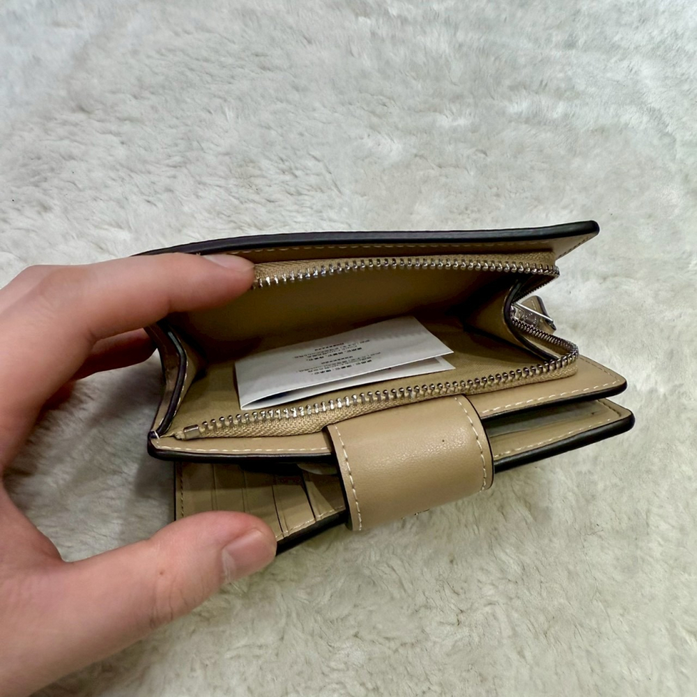 【蔻馳｜全新】現貨 COACH 錢包 中夾 滿版 檸檬 防刮紋 零錢中夾 小廢包專用｜Little Bee 小蜜蜂精品-細節圖3