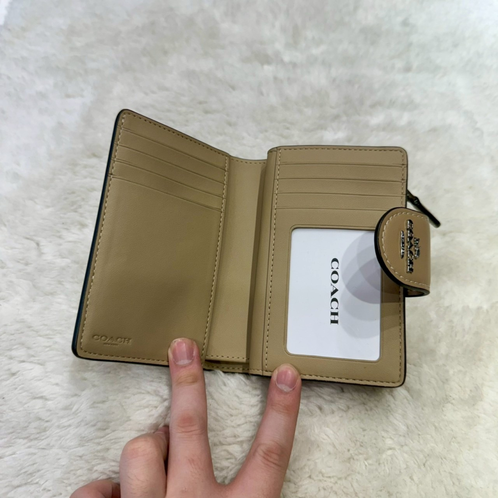 【蔻馳｜全新】現貨 COACH 錢包 中夾 滿版 檸檬 防刮紋 零錢中夾 小廢包專用｜Little Bee 小蜜蜂精品-細節圖4
