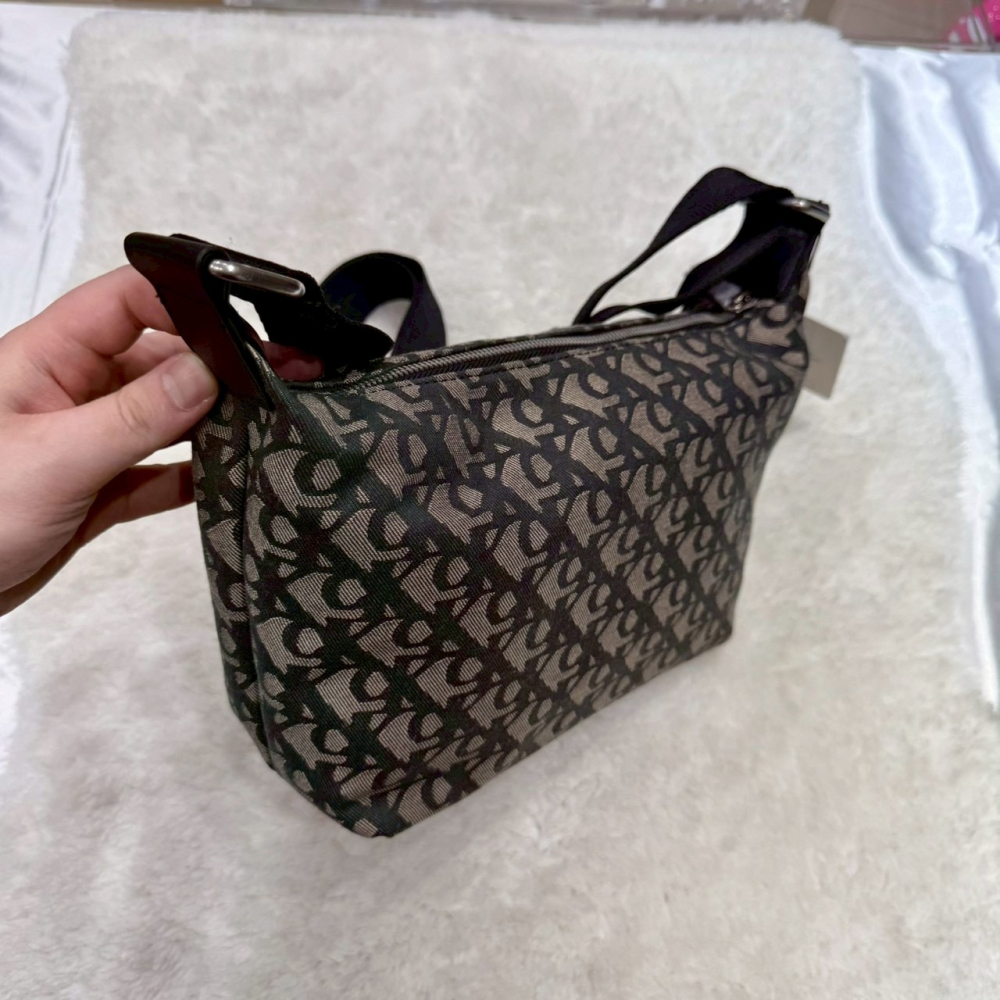 【CK｜全新】現貨 CALVIN KLEIN 包包 流浪包 男款 滿版 緹花布 斜背包｜Little Bee 小蜜蜂精品-細節圖2