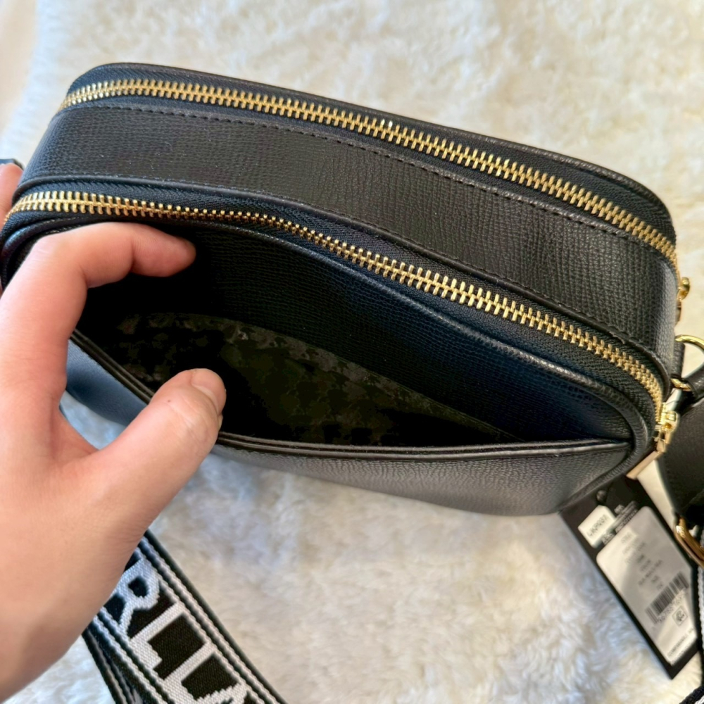 【卡爾｜全新】庫存先詢問 KARL LAGERFELD 包包 相機包 滿版 斜背包｜Little Bee 小蜜蜂精品-細節圖3