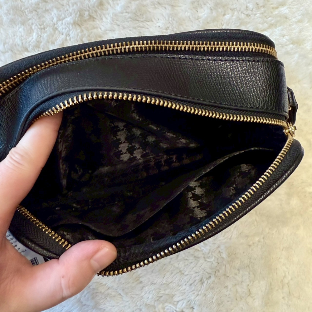 【卡爾｜全新】庫存先詢問 KARL LAGERFELD 包包 相機包 滿版 斜背包｜Little Bee 小蜜蜂精品-細節圖4