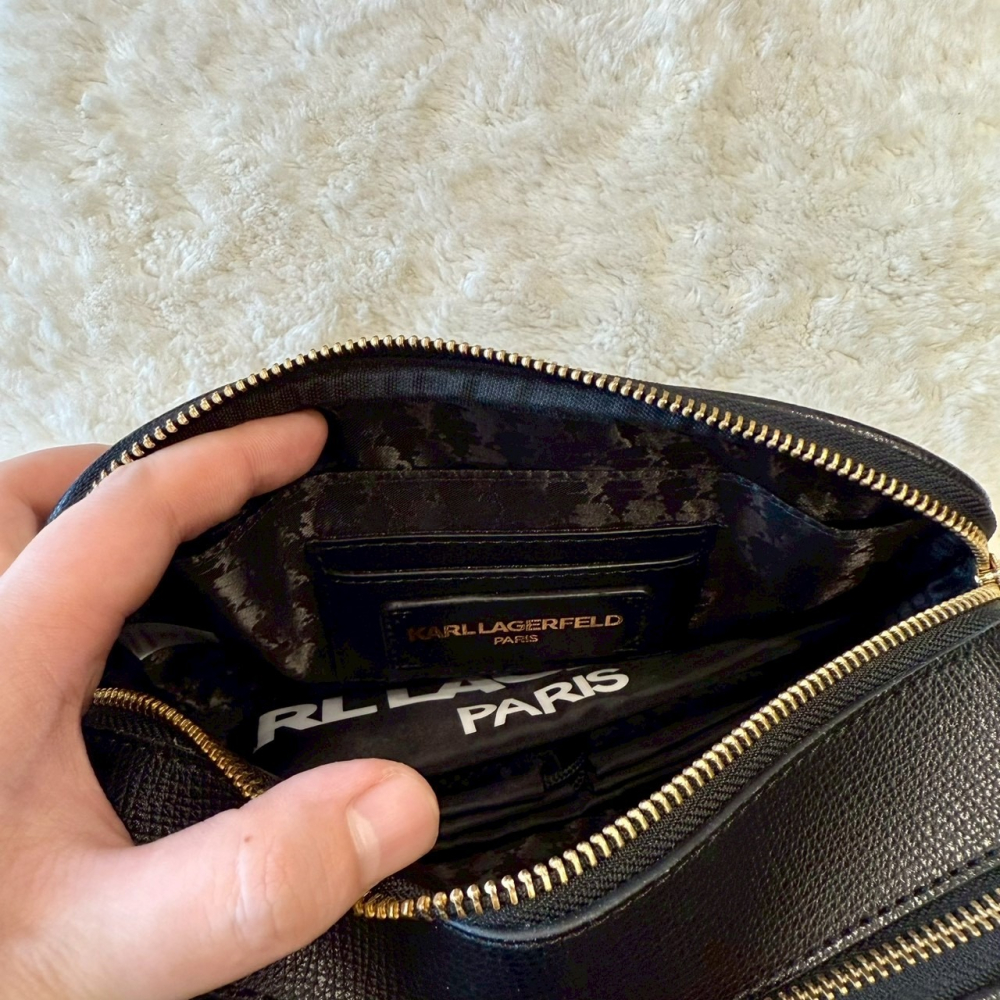 【卡爾｜全新】庫存先詢問 KARL LAGERFELD 包包 相機包 滿版 斜背包｜Little Bee 小蜜蜂精品-細節圖5