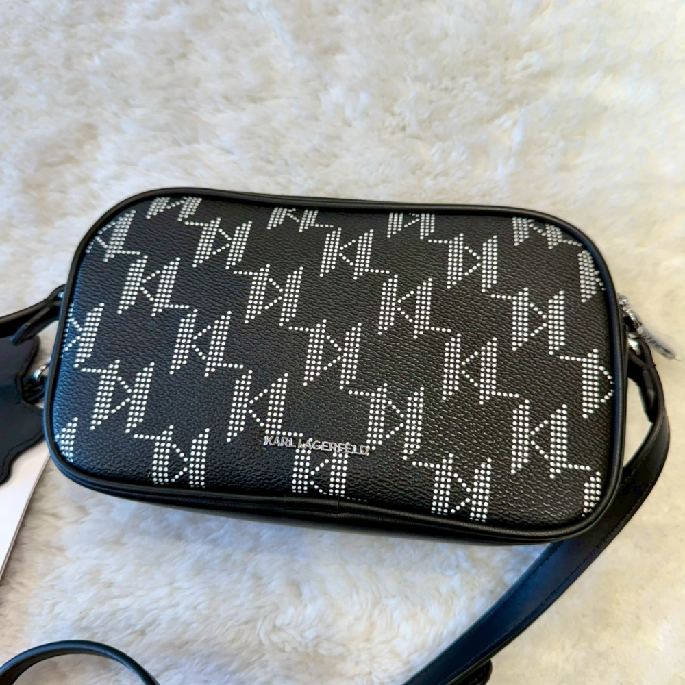 【卡爾｜全新】現貨 KARL LAGERFELD 包包 斜背包 雙層 滿版 小貓吊飾｜Little Bee 小蜜蜂精品-細節圖4