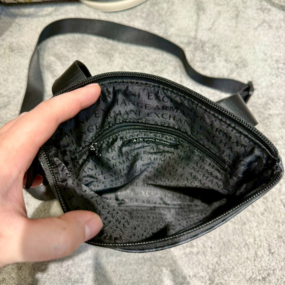 【AX｜全新】現貨 ARMANI EXCHANGE 包包 斜背包 男款 滿版 側背包｜Little Bee 小蜜蜂精品-細節圖4