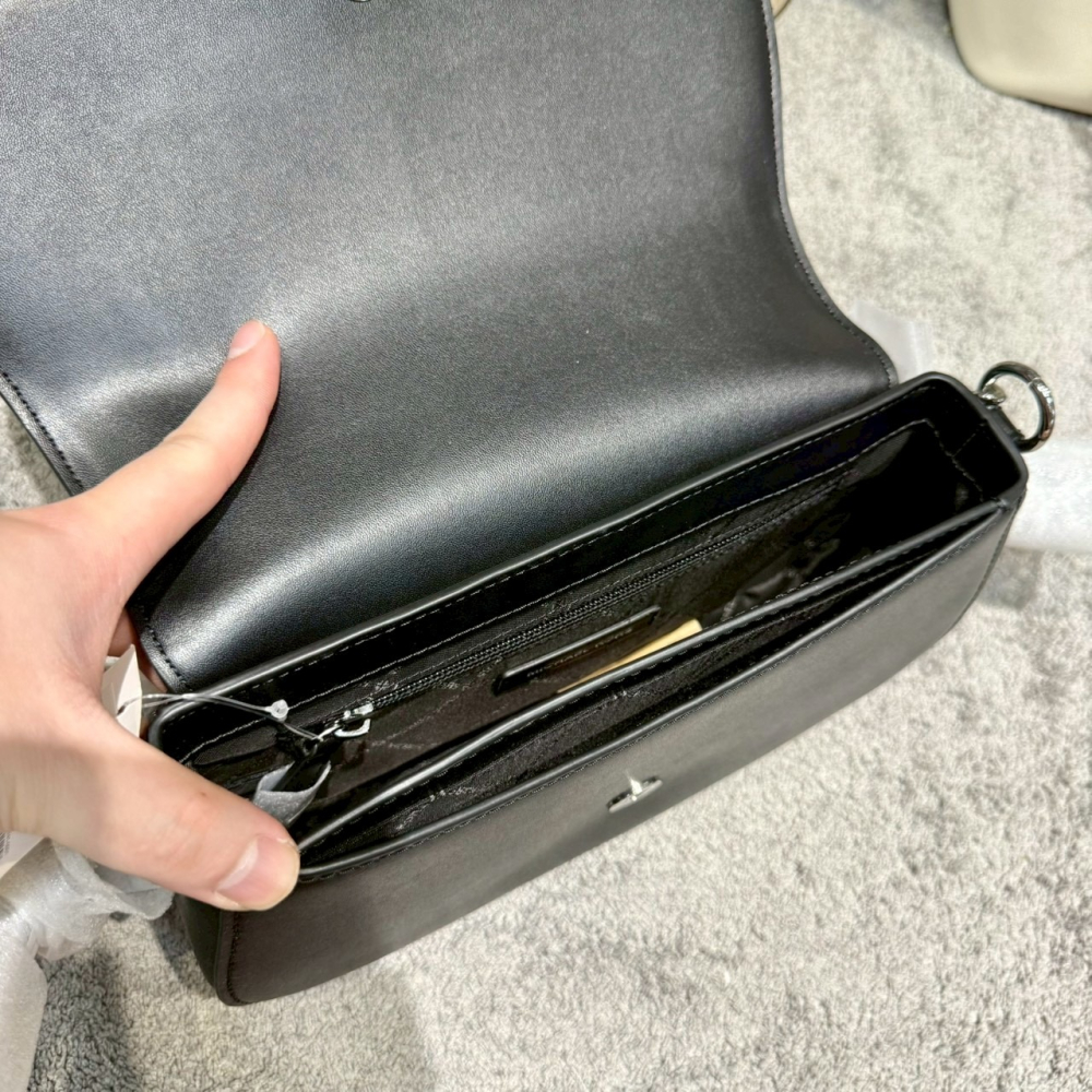 【MK｜全新】現貨 MICHAEL KORS 包包 馬鞍包 鎖頭款 掀蓋包 斜背包｜Little Bee 小蜜蜂精品-細節圖4