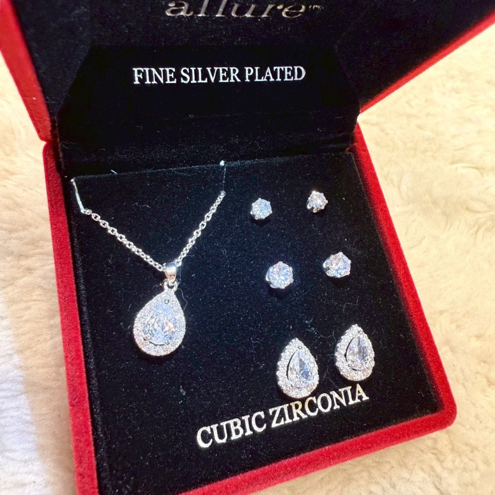 【美國代購｜全新】現貨 SPARKLE ALLURE 鋯石 項鍊 耳環 耳釘 禮盒組｜Little Bee 小蜜蜂精品-細節圖2