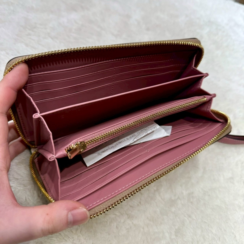 【蔻馳｜全新】現貨 COACH 錢包 長夾 金標 滿版 奶茶色 老花 拉鍊長夾｜Little Bee 小蜜蜂精品-細節圖2