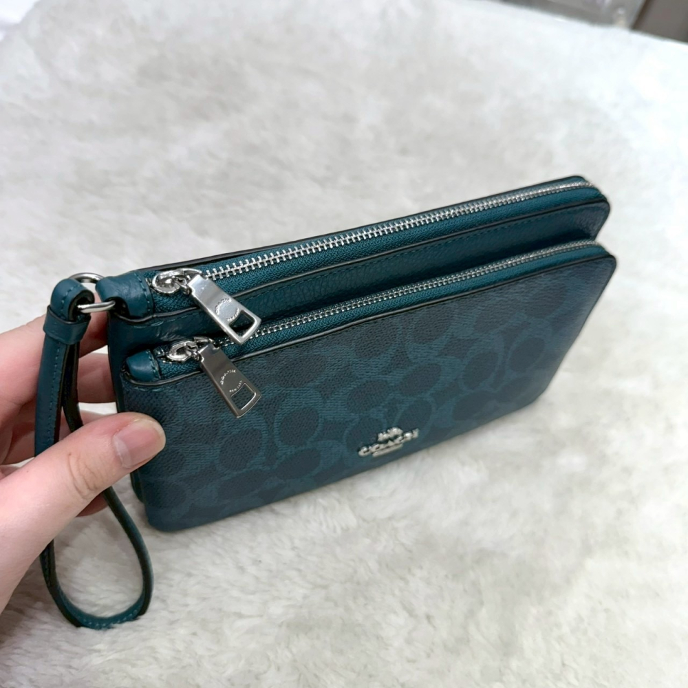 【蔻馳｜全新】現貨 COACH 錢包 手拿包 大號 銀標 滿版 老花 雙層 零錢包｜Little Bee 小蜜蜂精品-細節圖2