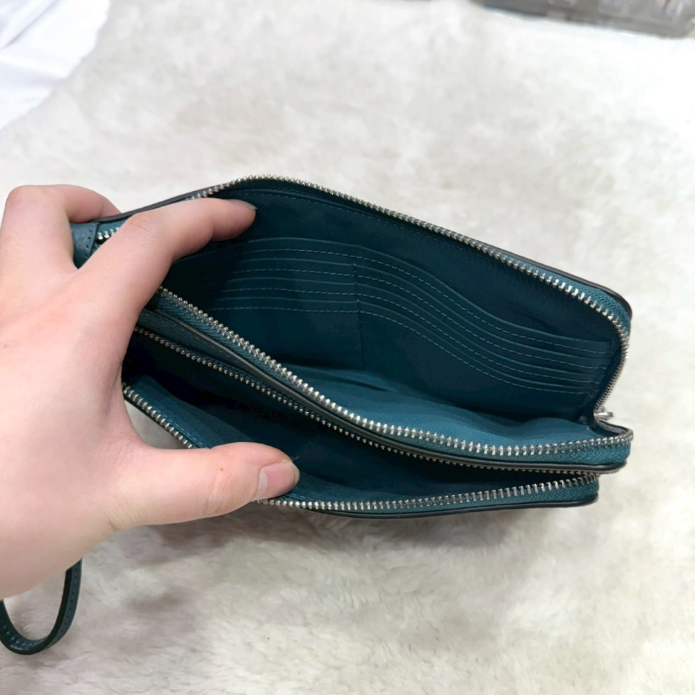 【蔻馳｜全新】現貨 COACH 錢包 手拿包 大號 銀標 滿版 老花 雙層 零錢包｜Little Bee 小蜜蜂精品-細節圖3