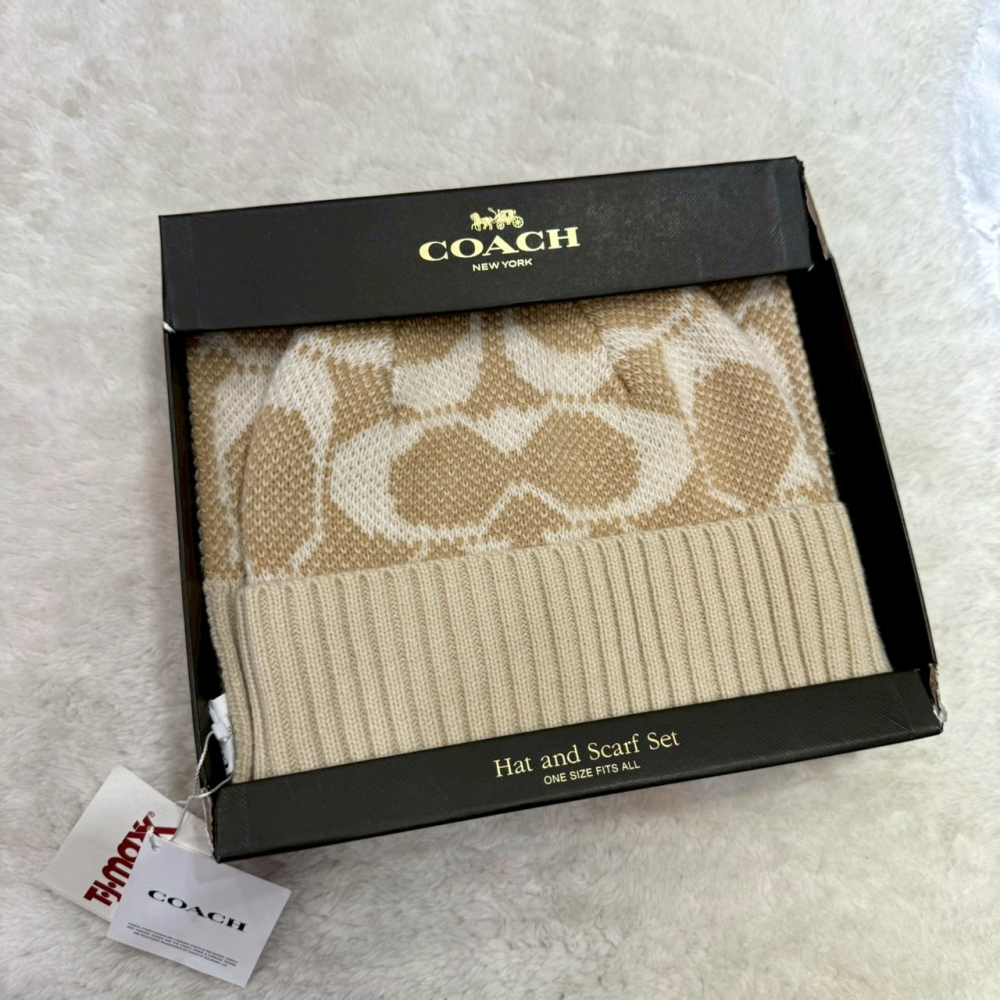 【蔻馳｜全新】現貨 COACH 圍巾 毛帽 二合一 滿C 針織 禮盒組 送禮推薦｜Little Bee 小蜜蜂精品-細節圖2