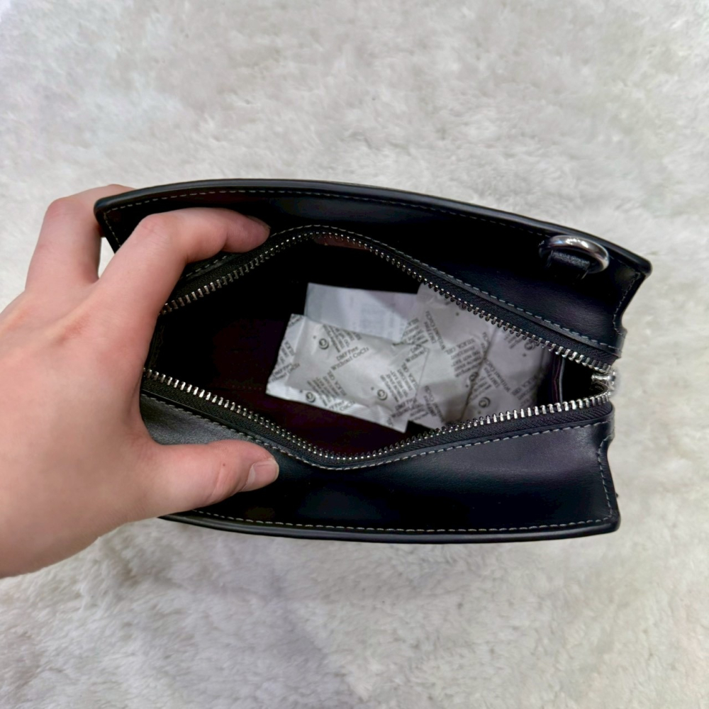 【蔻馳｜全新】現貨 COACH 包包 梯形包 銀標 流星 滿版 兩用包 斜背包｜Little Bee 小蜜蜂精品-細節圖4