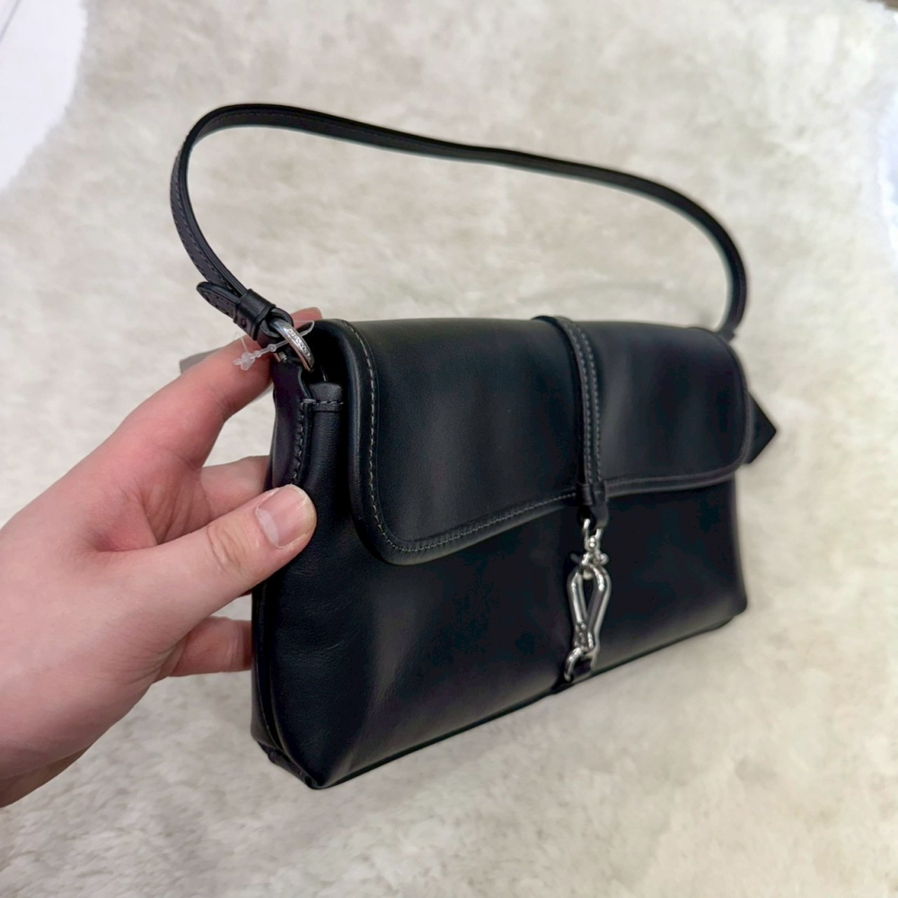 【蔻馳｜全新】現貨 COACH 包包 腋下包 銀標 滑皮 扣式 掀蓋 晚宴包｜Little Bee 小蜜蜂精品-細節圖2