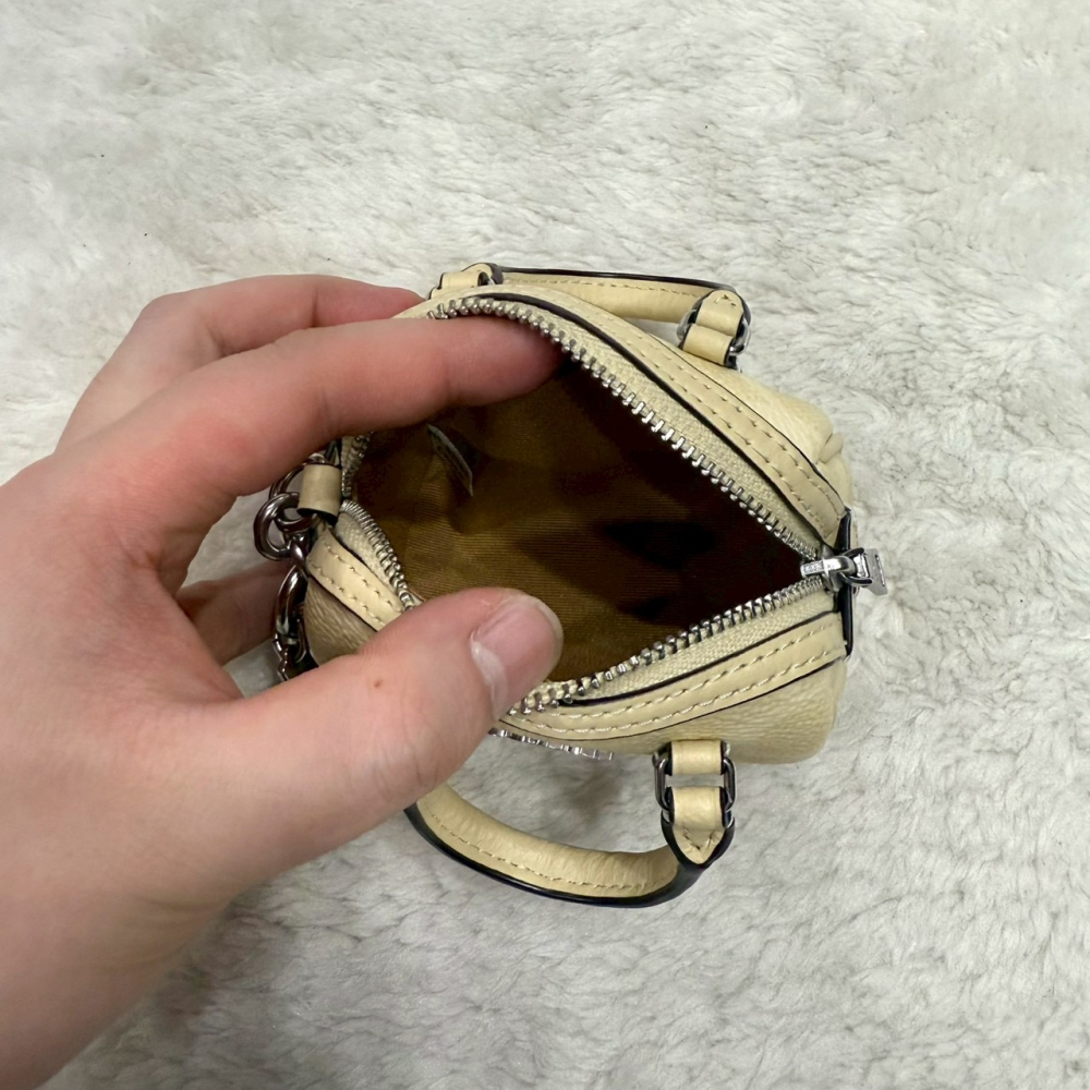 【蔻馳｜全新】現貨 COACH 包包吊飾 波士頓包造型 鑰匙圈 滿版 櫻桃 零錢包｜Little Bee 小蜜蜂精品-細節圖3