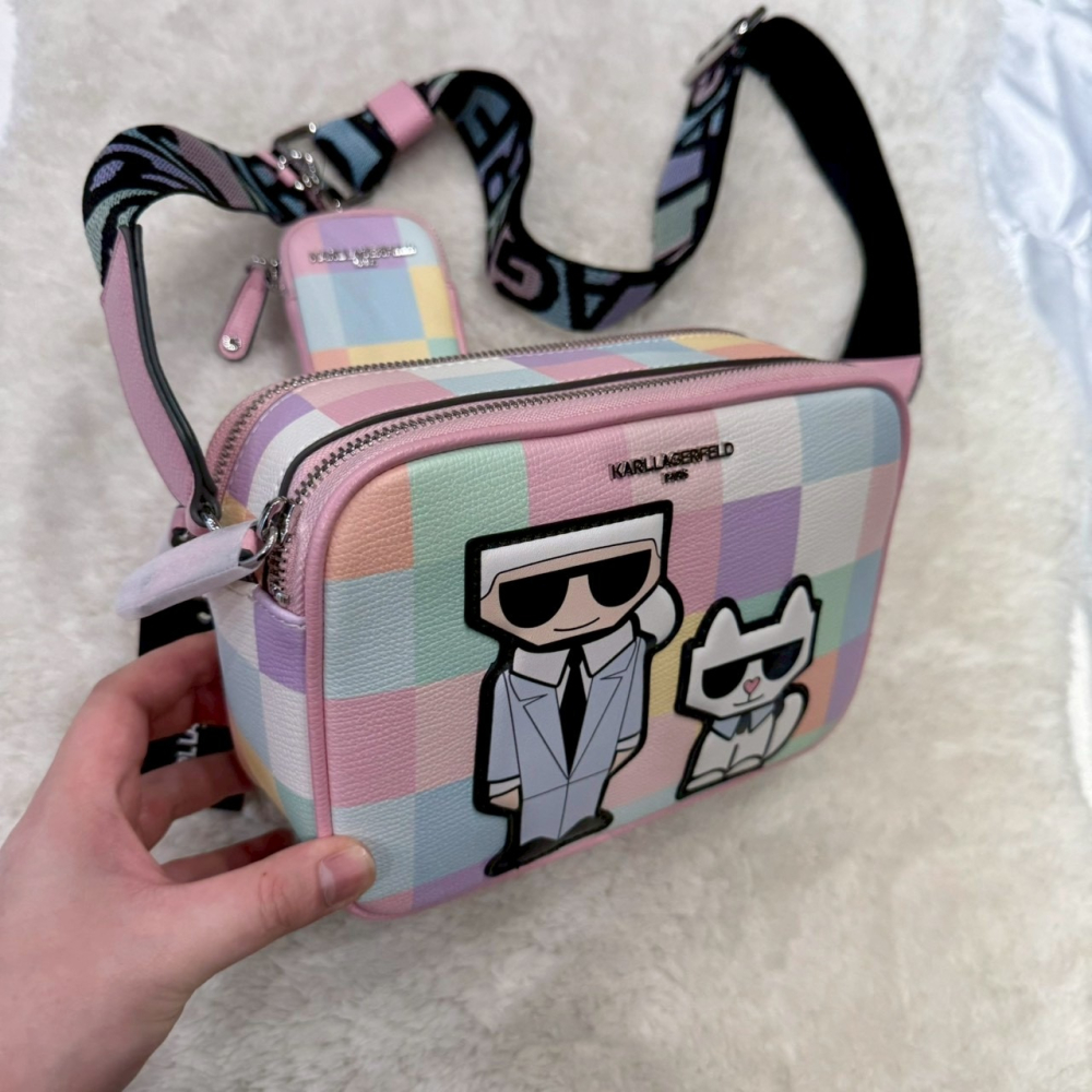 【卡爾｜全新】現貨 KARL LAGERFELD 包包 相機包 二合一 Q版 斜背包｜Little Bee 小蜜蜂精品-細節圖2