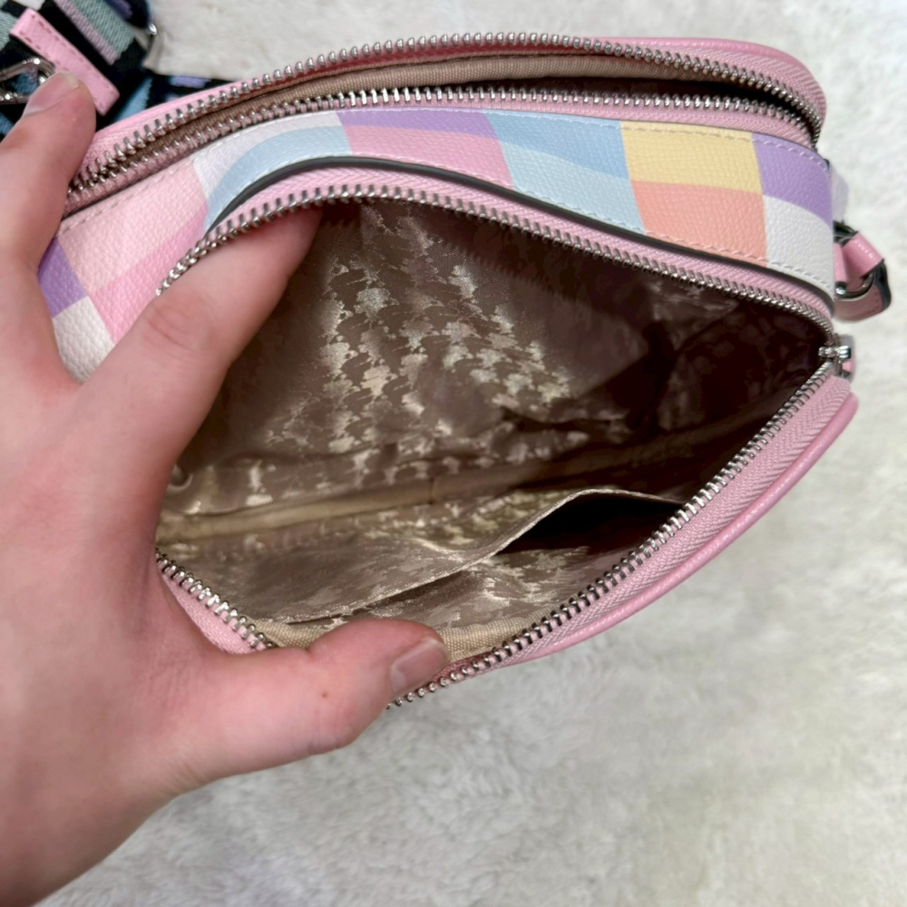 【卡爾｜全新】現貨 KARL LAGERFELD 包包 相機包 二合一 Q版 斜背包｜Little Bee 小蜜蜂精品-細節圖5