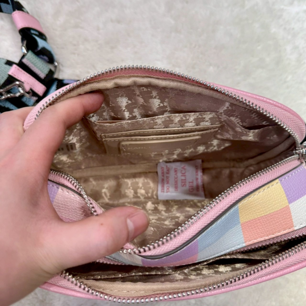 【卡爾｜全新】現貨 KARL LAGERFELD 包包 相機包 二合一 Q版 斜背包｜Little Bee 小蜜蜂精品-細節圖6