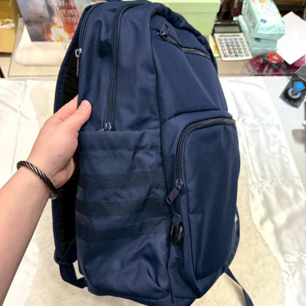 【愛迪達｜全新】現貨 ADIDAS 包包 後背包 尼龍 三葉草 雙肩包 多夾層｜Little Bee 小蜜蜂精品-細節圖2