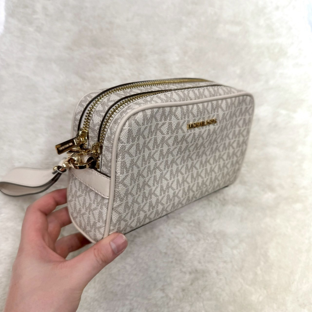 【MK｜全新】現貨 MICHAEL KORS 包包 手拿包 金標 雙拉鍊 滿版白｜Little Bee 小蜜蜂精品-細節圖2