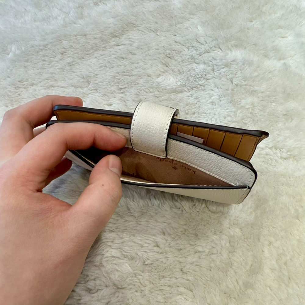 【KS｜全新】現貨 KATE SPADE 錢包 中夾 旋扣 防刮紋 對開 零錢中夾｜Little Bee 小蜜蜂精品-細節圖3