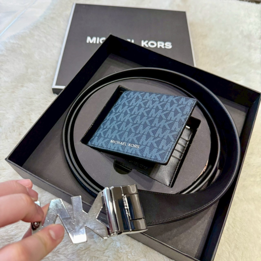 【MK｜全新】現貨 MICHAEL KORS 短夾 二合一 皮帶 滿版 錢夾 禮盒組｜Little Bee 小蜜蜂精品-細節圖2