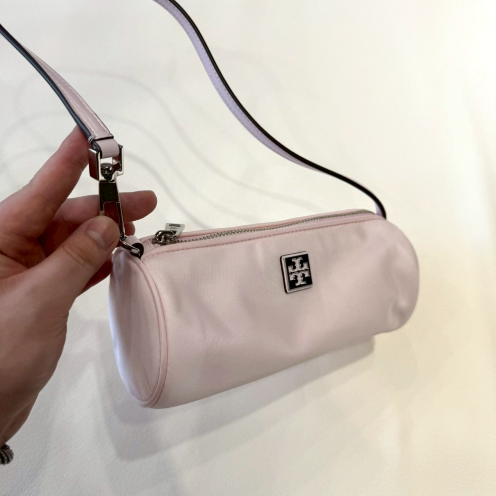 【TB｜全新】現貨 TORY BURCH 包包 筆筒包 專櫃款 櫻花粉 尼龍 晚宴包｜Little Bee 小蜜蜂精品-細節圖2