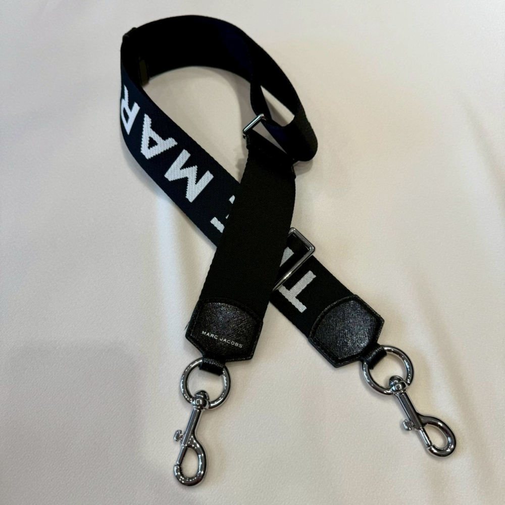 【MJ｜全新】現貨 MARC JACOBS 背帶 帆布文字款 有兩個洞 就能裝 斜背包｜Little Bee 小蜜蜂精品-細節圖2