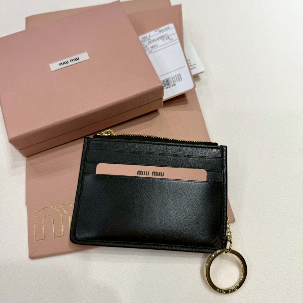【繆繆｜全新】現貨 MIU MIU 錢包 卡片夾 金標 羊皮 抓皺款 零錢包 卡夾｜Little Bee 小蜜蜂精品-細節圖2