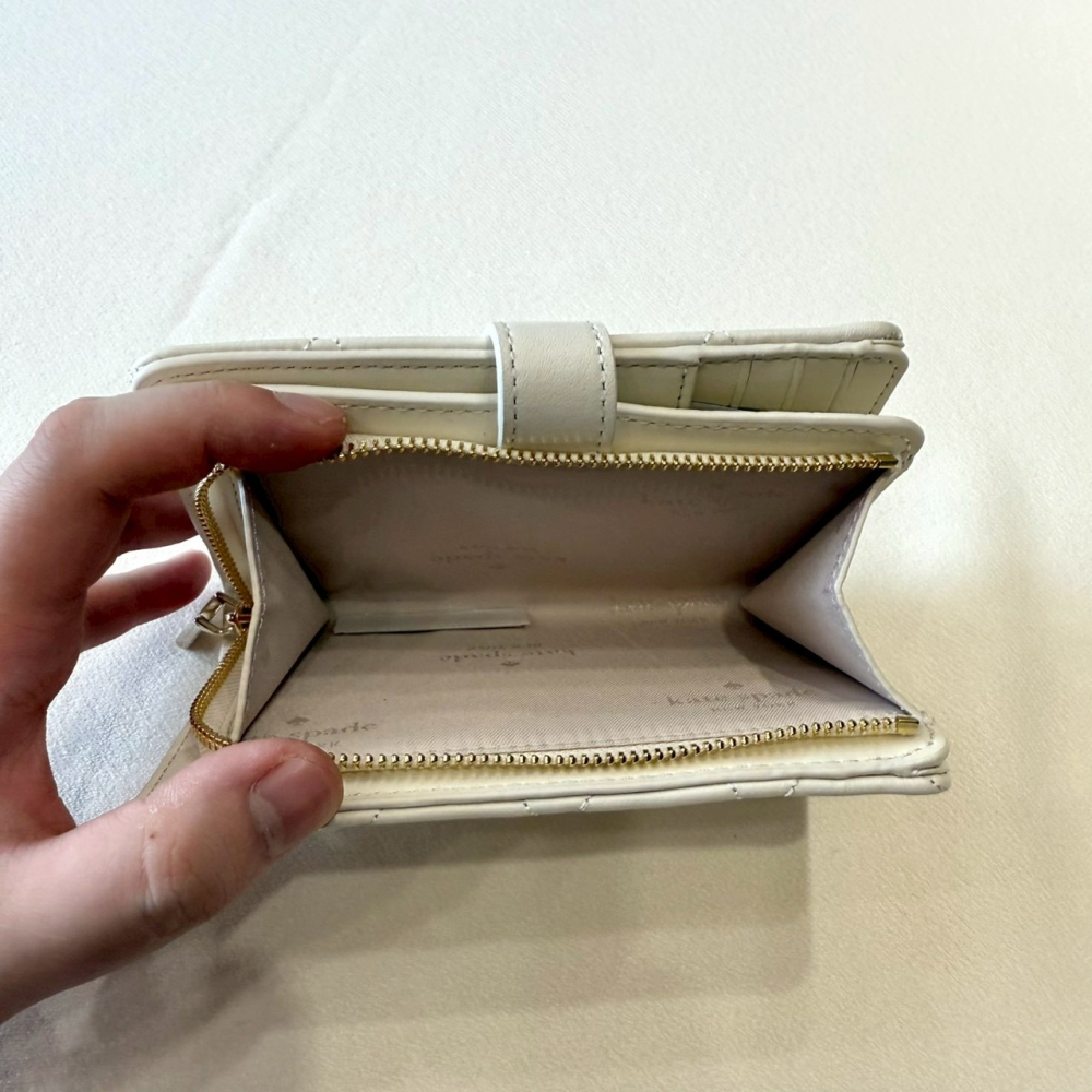 【KS｜全新】現貨 KATE SPADE 錢包 中夾 菱格紋 白色 零錢中夾 送禮推薦｜Little Bee 小蜜蜂精品-細節圖2