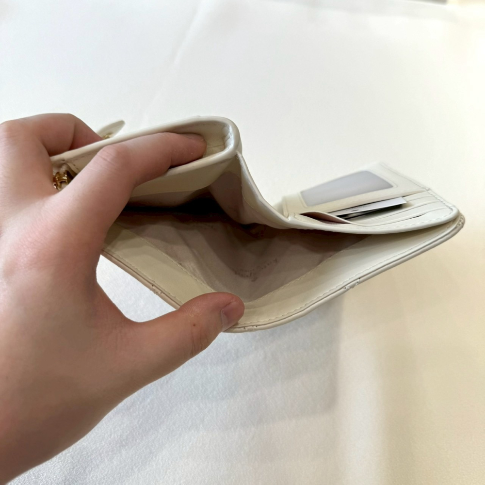 【KS｜全新】現貨 KATE SPADE 錢包 中夾 菱格紋 白色 零錢中夾 送禮推薦｜Little Bee 小蜜蜂精品-細節圖4