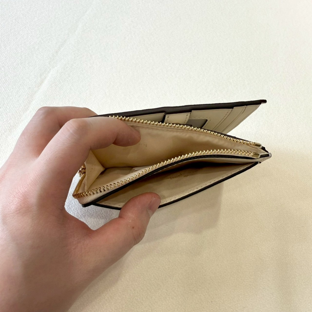 【KS｜全新】現貨 KATE SPADE 錢包 短夾 金標 白色 防刮紋 對開短夾｜Little Bee 小蜜蜂精品-細節圖2