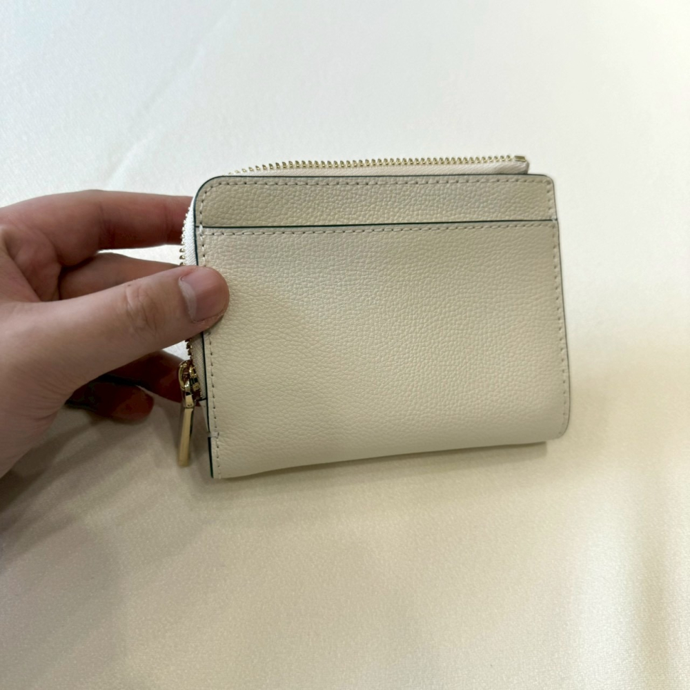 【KS｜全新】現貨 KATE SPADE 錢包 短夾 金標 白色 防刮紋 對開短夾｜Little Bee 小蜜蜂精品-細節圖3