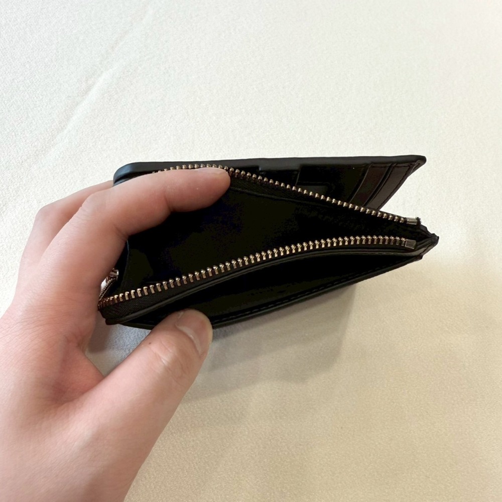 【KS｜全新】現貨 KATE SPADE 錢包 短夾 金標 黑色 防刮紋 對開短夾｜Little Bee 小蜜蜂精品-細節圖2