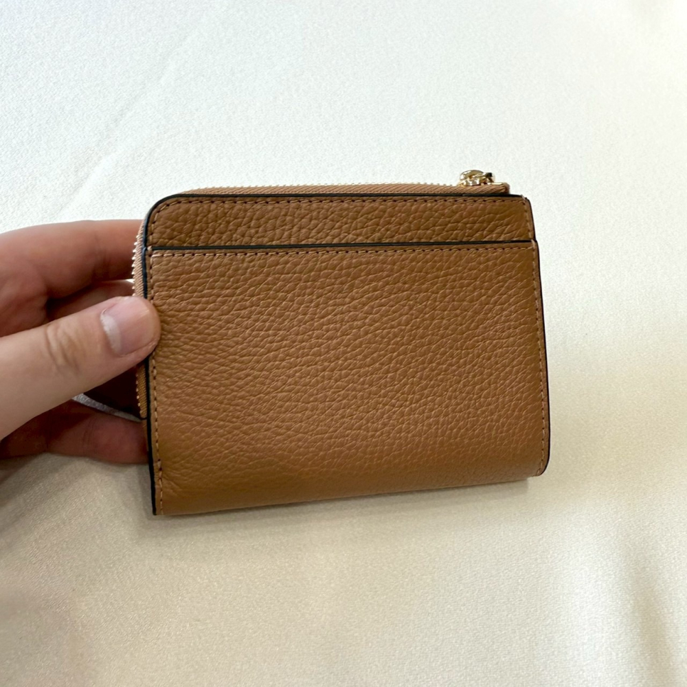 【KS｜全新】現貨 KATE SPADE 錢包 短夾 金標 棕色 荔枝紋 對開短夾｜Little Bee 小蜜蜂精品-細節圖3