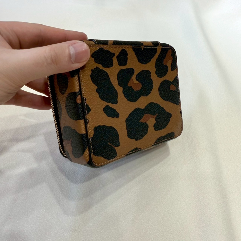 【蔻馳｜全新】現貨 COACH 珠寶盒 首飾盒 金標 滿版豹紋 稀有貨 百寶盒｜Little Bee 小蜜蜂精品-細節圖2