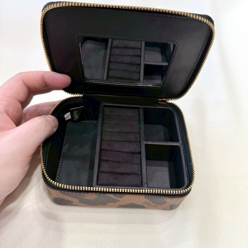 【蔻馳｜全新】現貨 COACH 珠寶盒 首飾盒 金標 滿版豹紋 稀有貨 百寶盒｜Little Bee 小蜜蜂精品-細節圖4