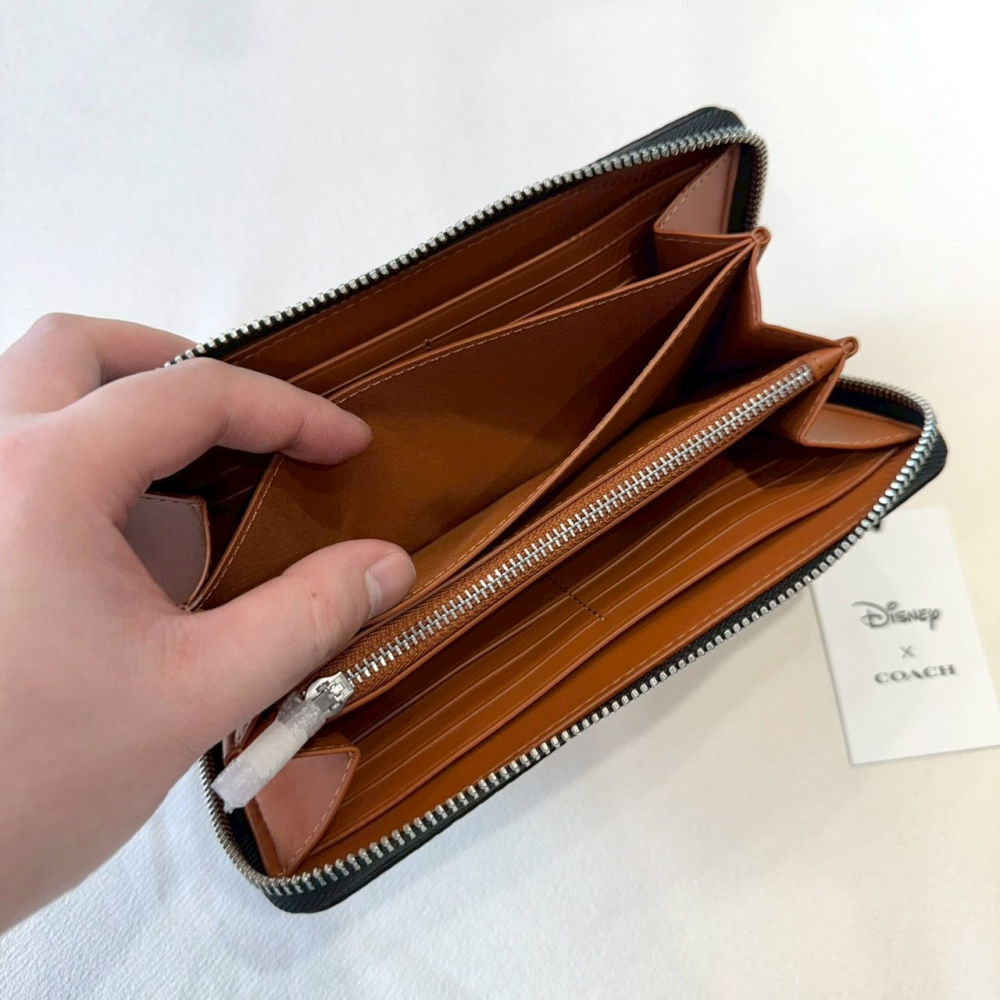【蔻馳｜全新】現貨 COACH 錢包 長夾 米奇 聯名款 C字 荔枝紋 拉鍊長夾｜Little Bee 小蜜蜂精品-細節圖4
