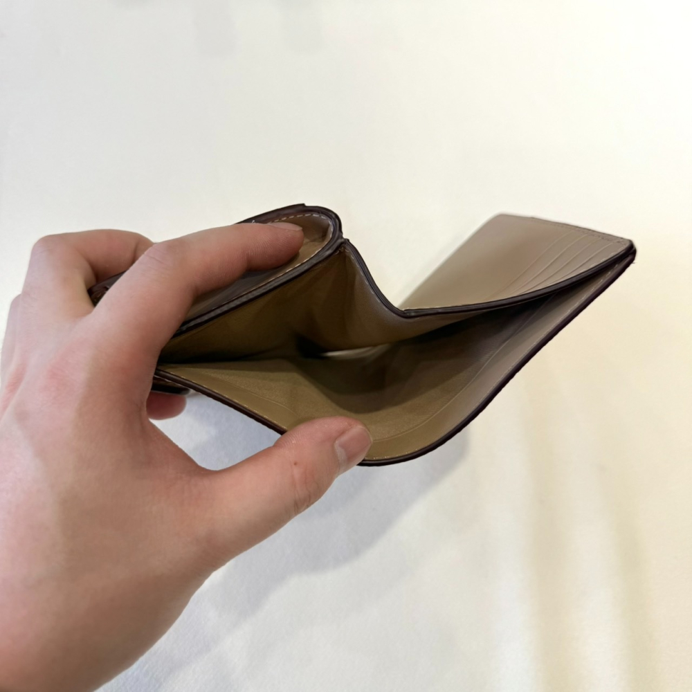 【蔻馳｜全新】現貨 COACH 錢包 中夾 銀標 滿版 老花 奶茶色 防刮紋 零錢中夾｜Little Bee 小蜜蜂精品-細節圖4