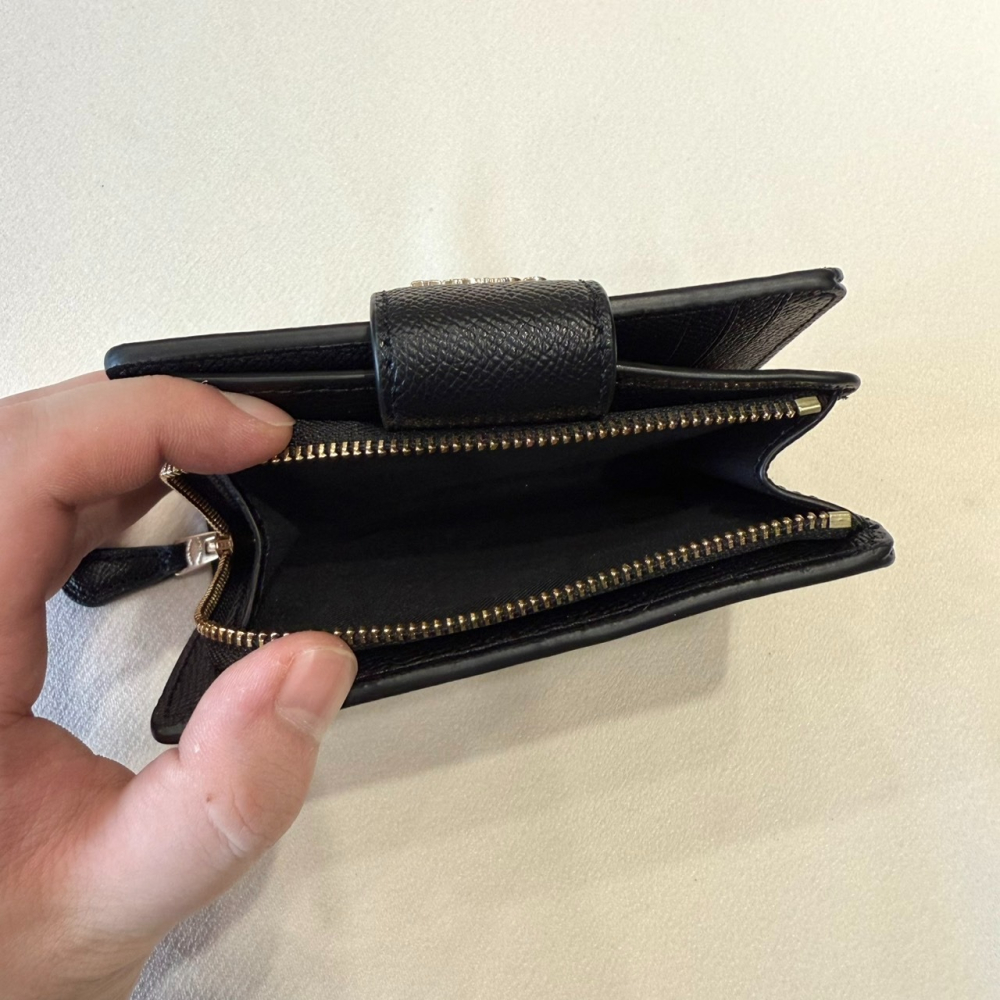 【蔻馳｜全新】現貨 COACH 錢包 中夾 金標 經典款 黑色 防刮紋 零錢中夾｜Little Bee 小蜜蜂精品-細節圖2
