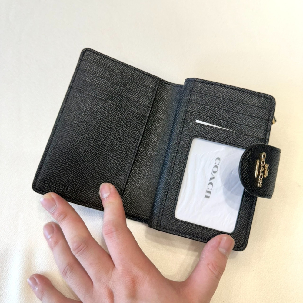 【蔻馳｜全新】現貨 COACH 錢包 中夾 金標 經典款 黑色 防刮紋 零錢中夾｜Little Bee 小蜜蜂精品-細節圖3