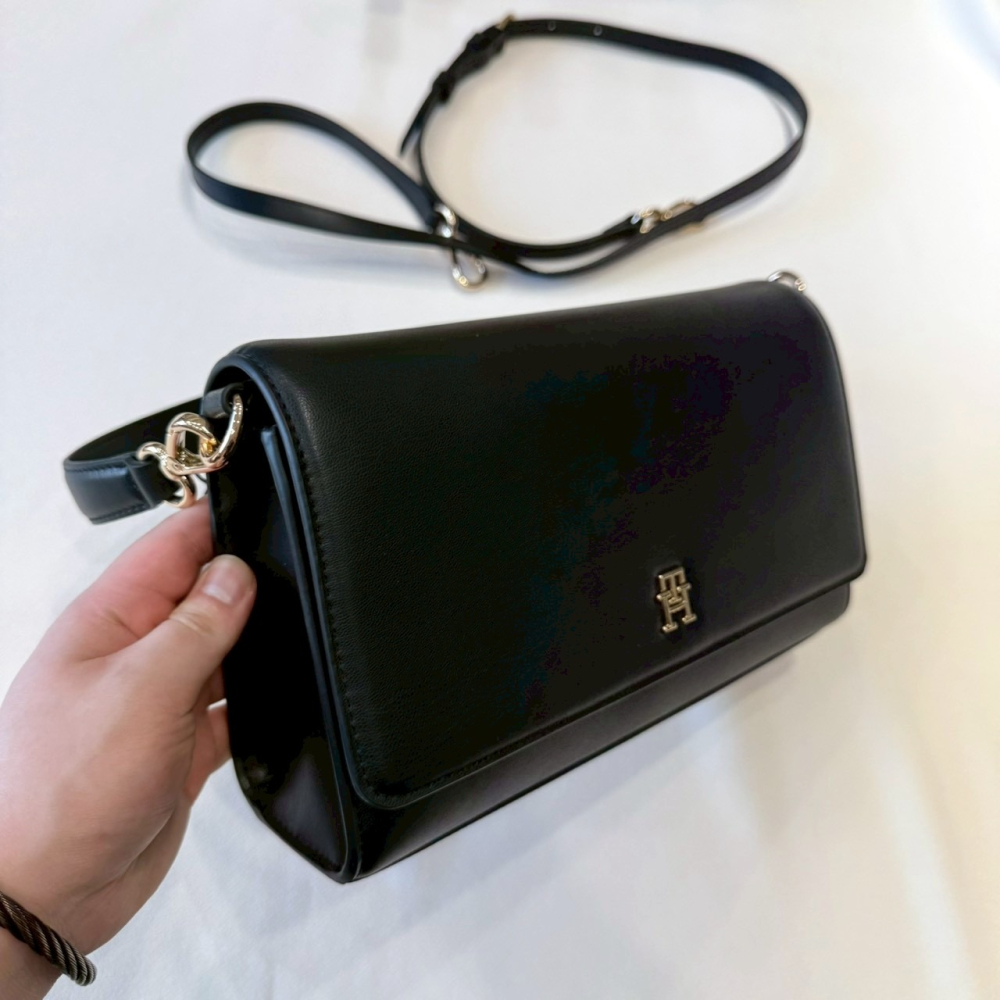 【湯米｜全新】現貨 TOMMY 包包 掀蓋包 金標 經典款 滑皮 兩用包 斜背包｜Little Bee 小蜜蜂精品-細節圖2