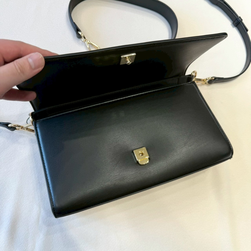 【湯米｜全新】現貨 TOMMY 包包 掀蓋包 金標 經典款 滑皮 兩用包 斜背包｜Little Bee 小蜜蜂精品-細節圖4