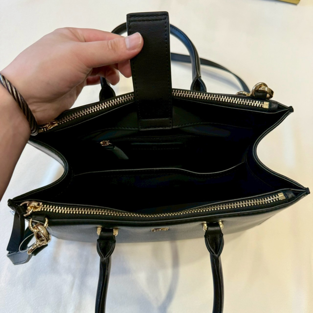 【湯米｜全新】現貨 TOMMY 包包 黛妃包 金標 經典款 滑皮 兩用包 斜背包｜Little Bee 小蜜蜂精品-細節圖4