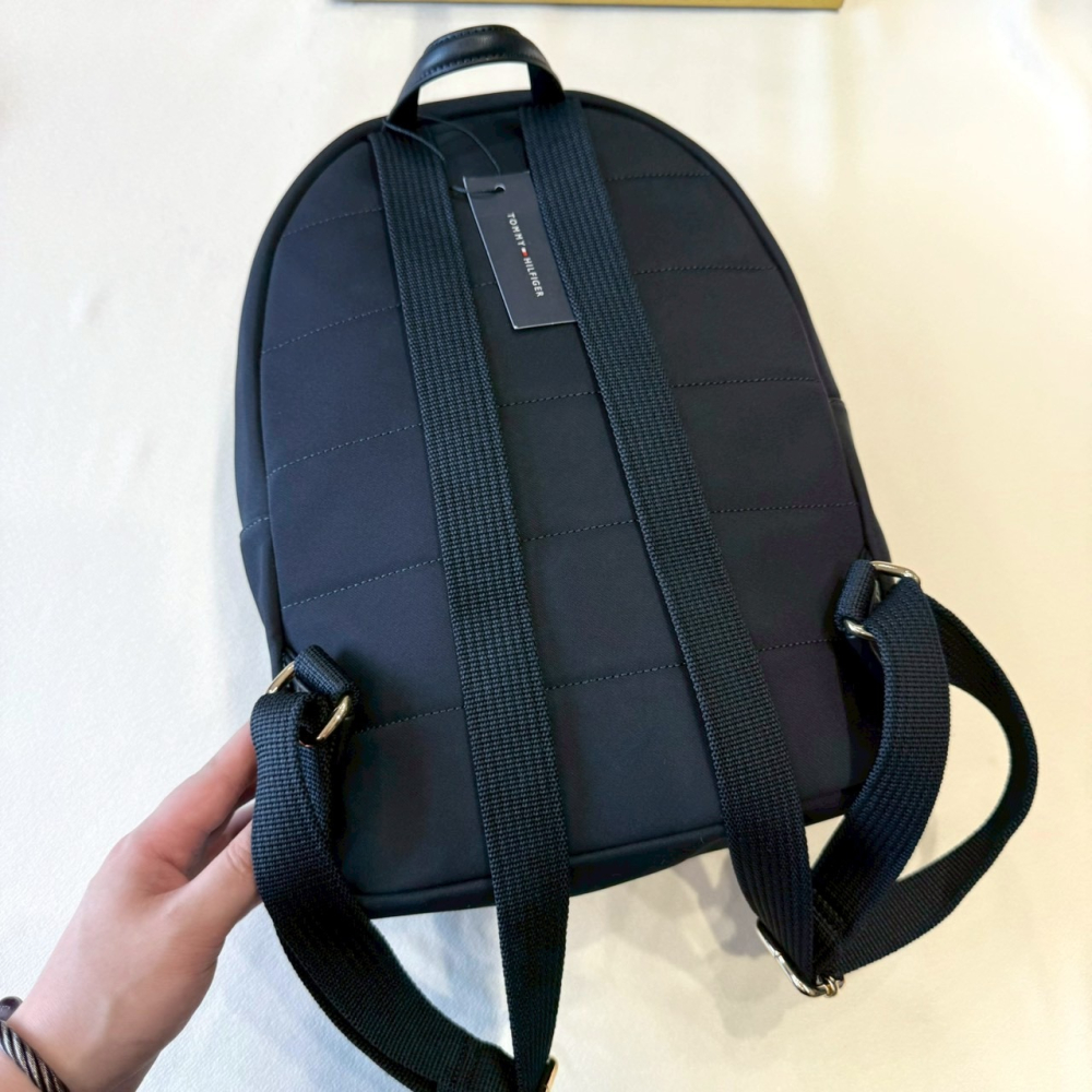【湯米｜全新】現貨 TOMMY 包包 後背包 金標 尼龍 雙肩包 男女都可用｜Little Bee 小蜜蜂精品-細節圖2