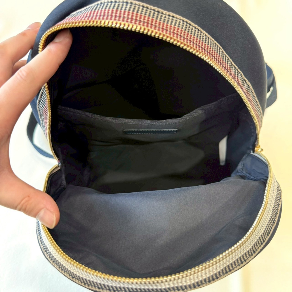 【湯米｜全新】現貨 TOMMY 包包 後背包 金標 尼龍 雙肩包 男女都可用｜Little Bee 小蜜蜂精品-細節圖4